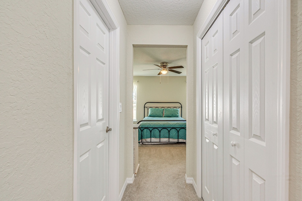 2 Mi to Rainbow Springs: Home w/ Hot Tub!