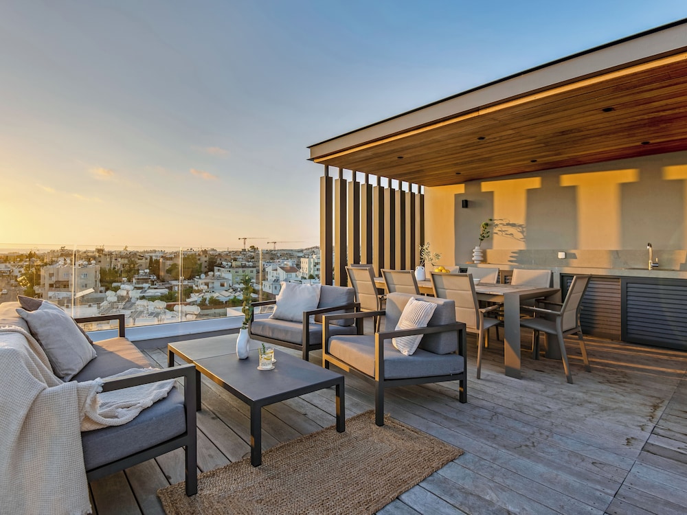 Sanders Olive Shared Pool Apartments