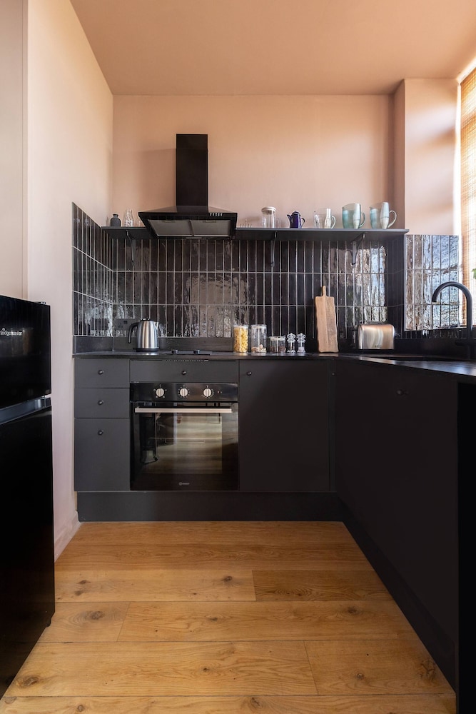 Ladbroke Grove XV by Onefinestay