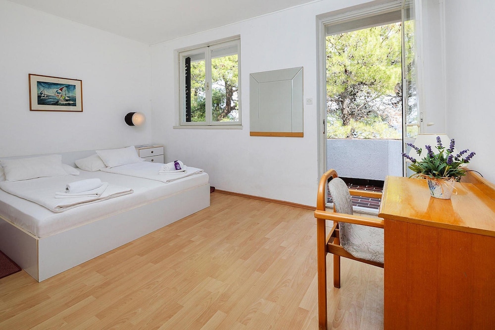Beautiful Apartments in Jelsa, With Pool