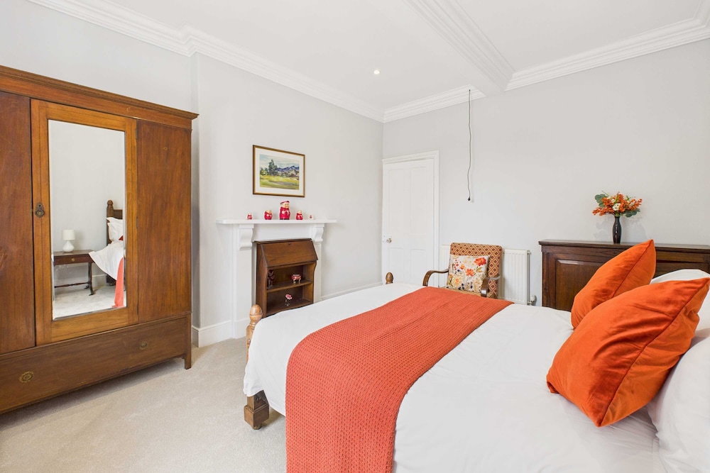 Host Stay Thornecroft