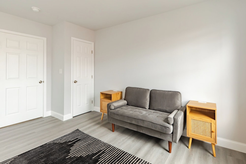 Chic & Cozy Philly Stay in City Center