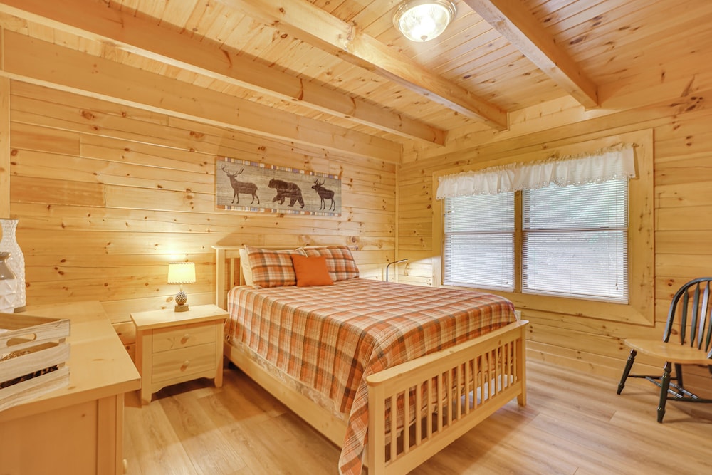 Private Hot Tub: Lake Resort Cabin in Sevierville!