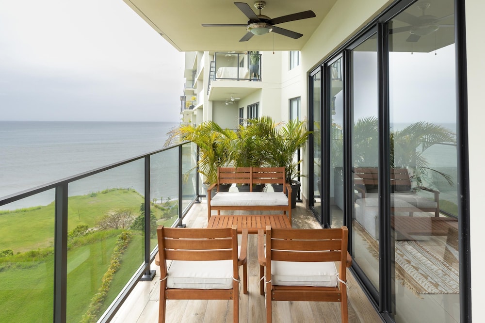 Ourfriends Condo by Acomodo