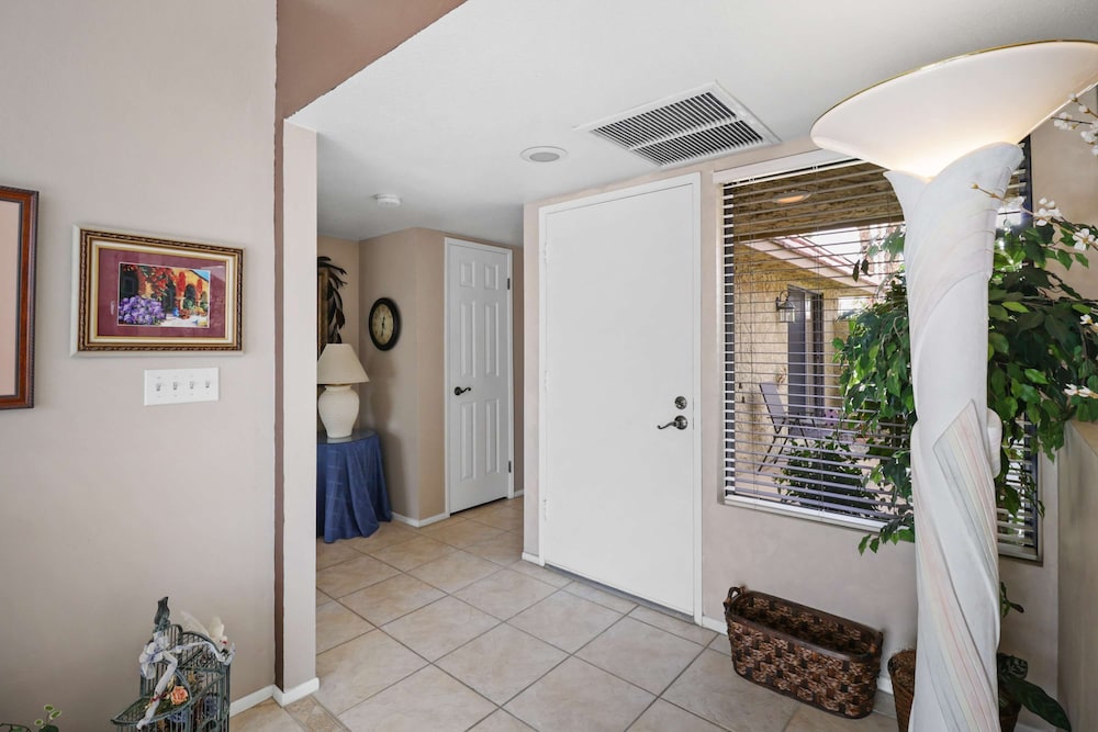 2BR 2BA Charming Cathedral City Condo With Territorial Views