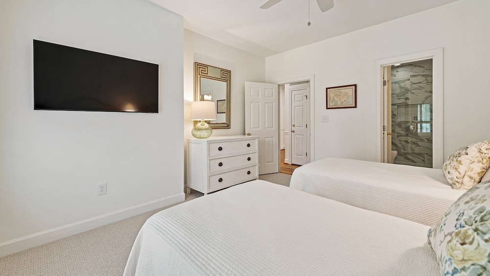 Perfect Blend Of Comfort And Modern Design For A Peaceful Retreat 3 Bedroom Villa by Peace Vacations view 4