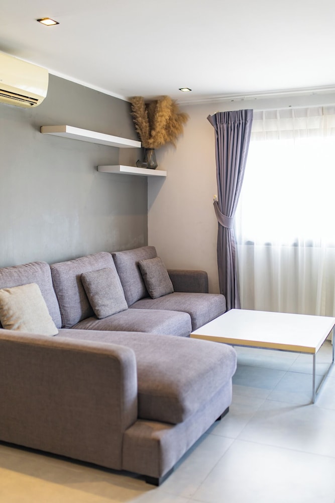 Modern Condo - 1BR T1 -501