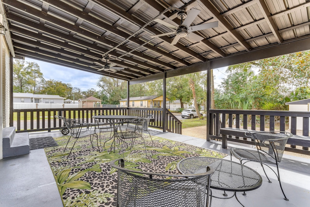 Pensacola Home w/ Covered Patio: 1 Mi to Downtown!
