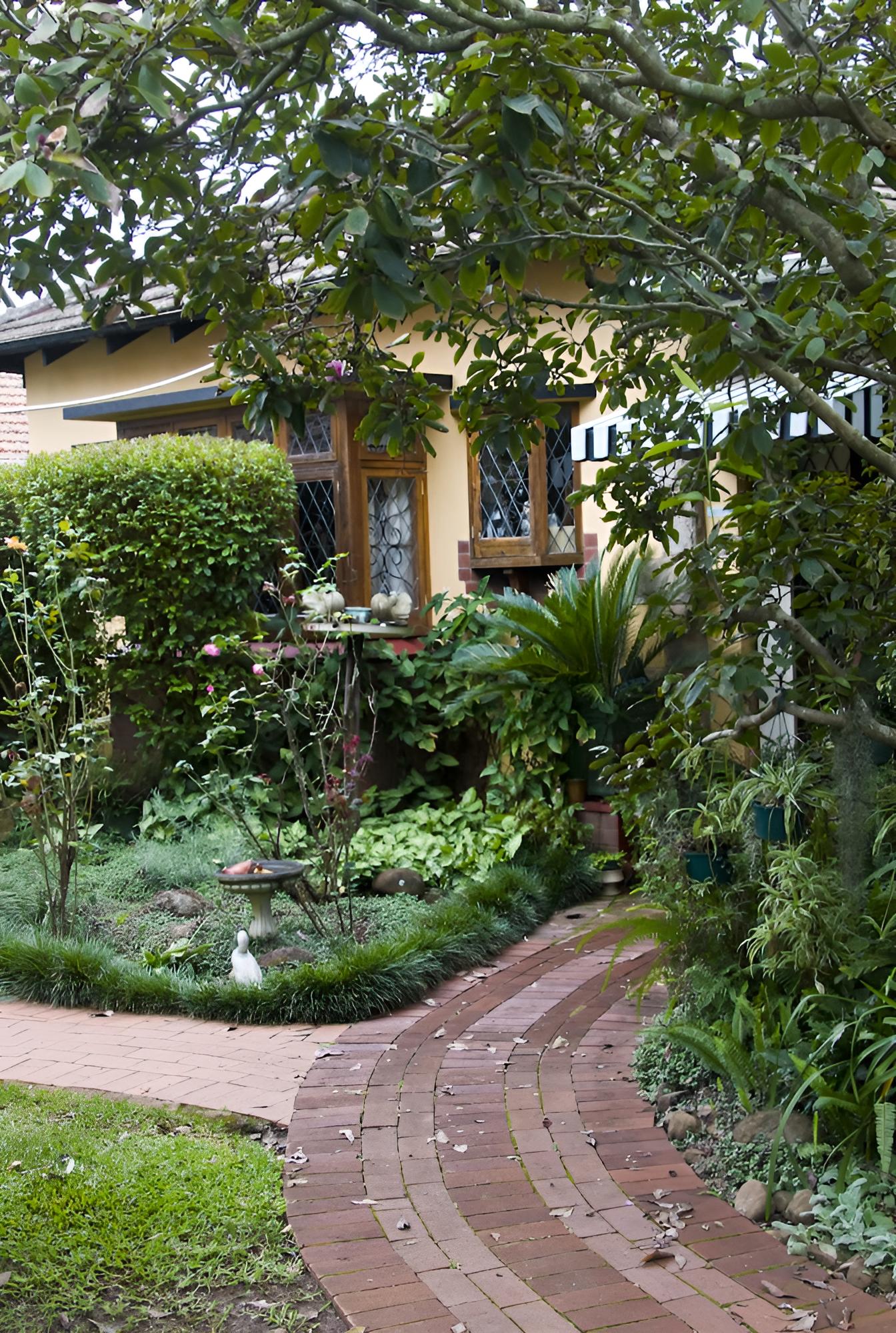 Jean Lee Bed & Breakfast