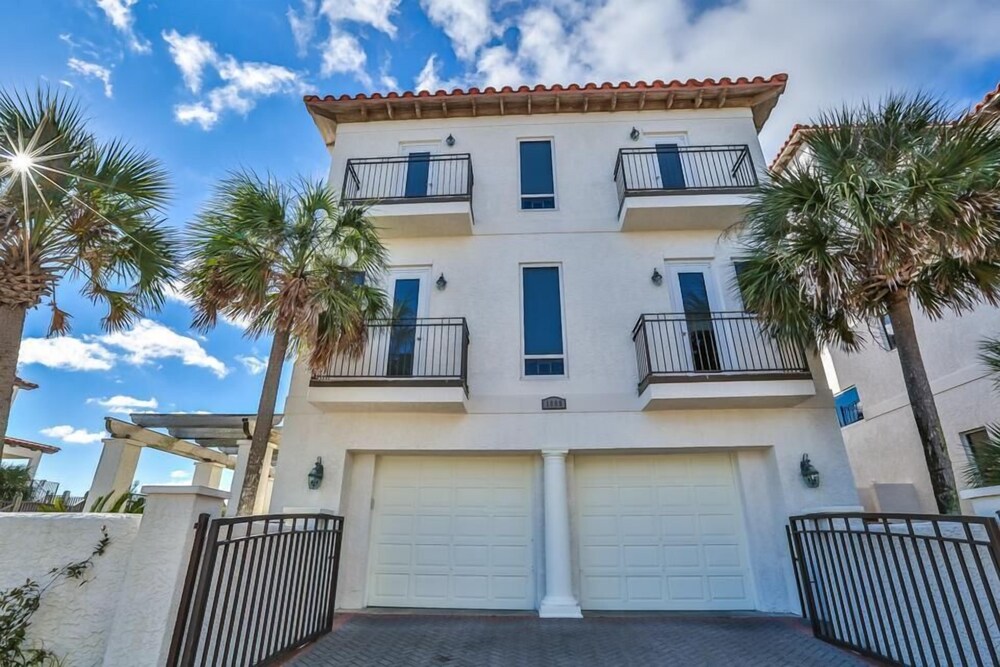 Vista Bella del Mar 5 Bedroom Holiday Home by Five Star Properties