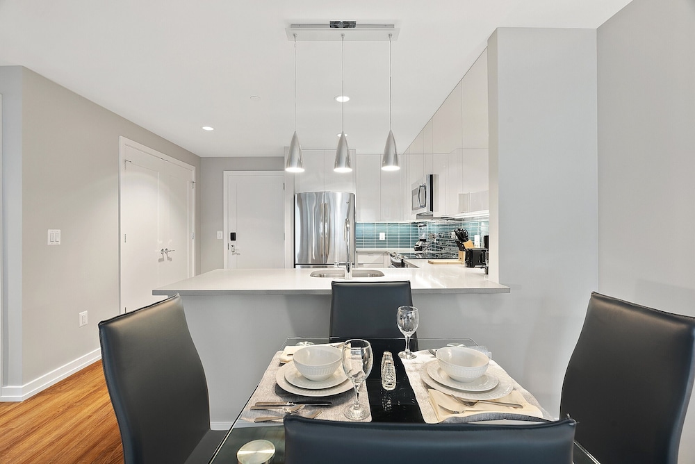 Global Luxury Suites Center City view 4
