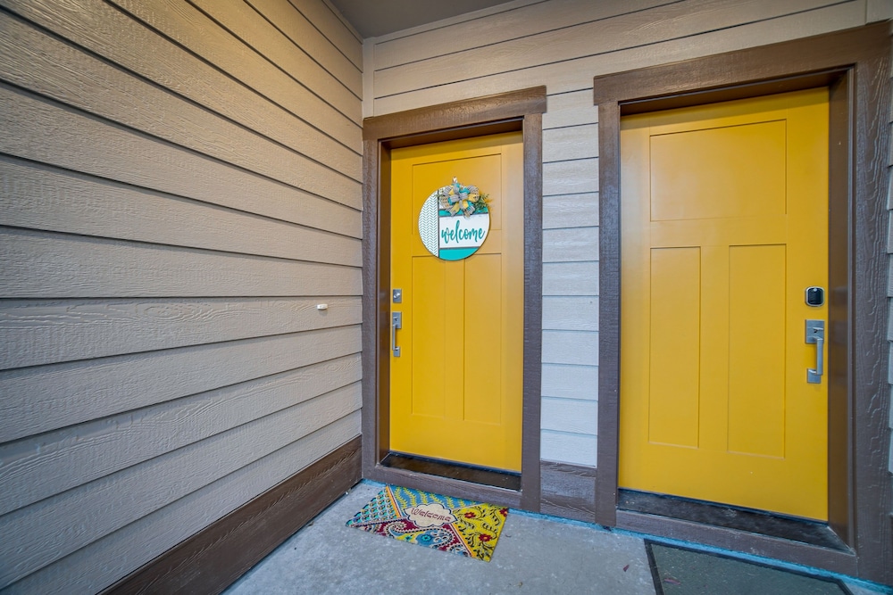 Mccall Vacation Rental w/ Private Balcony & Grill! view 4