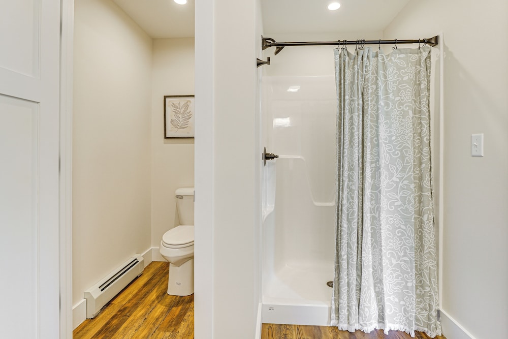 Walk to Sebago Town Beach: Luxe Townhome w/ Grill