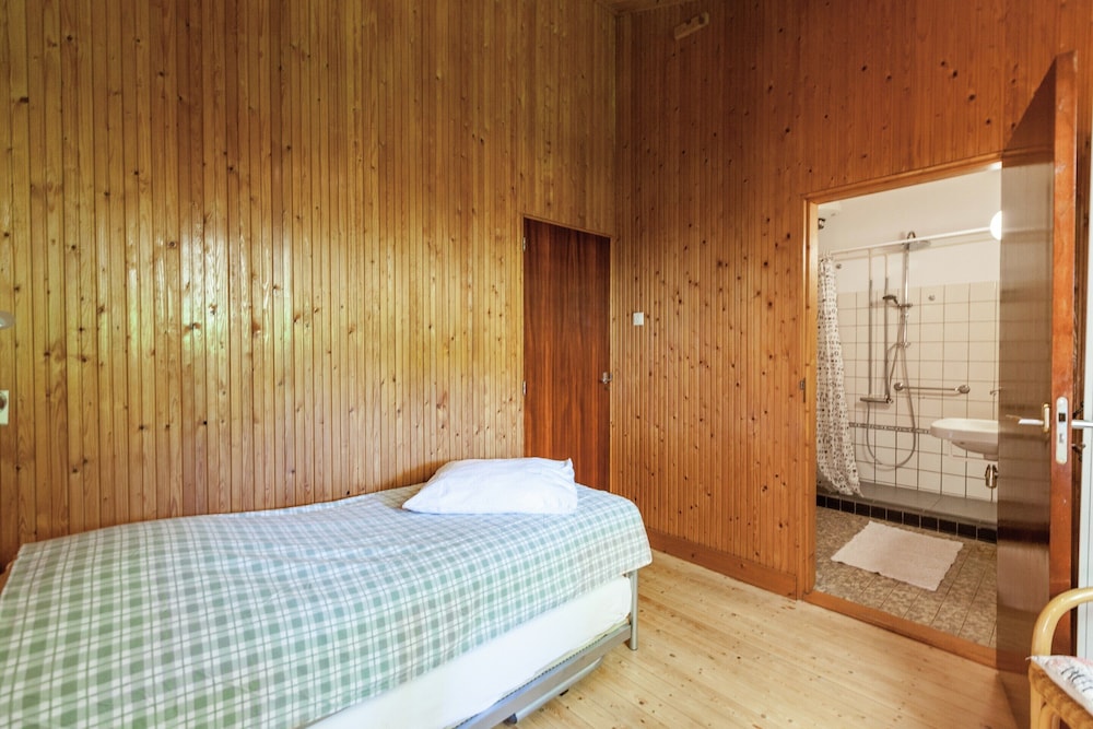 Peaceful Holiday Home near Center in Burgh Haamstede