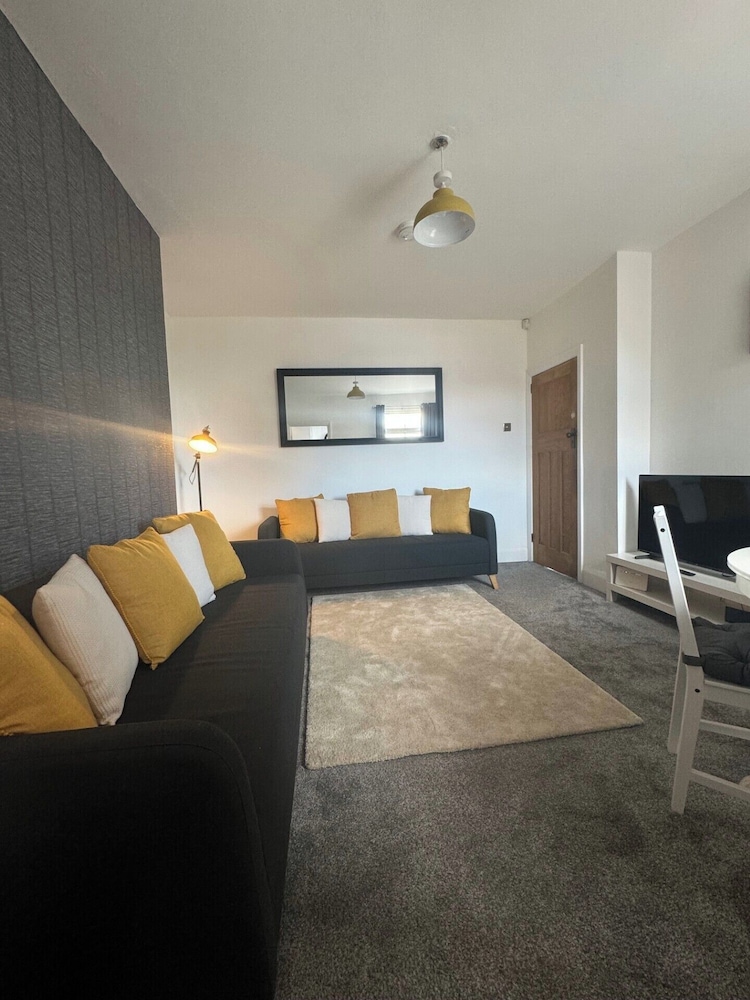 Simonside Apartment - Sleeps 6 -parking