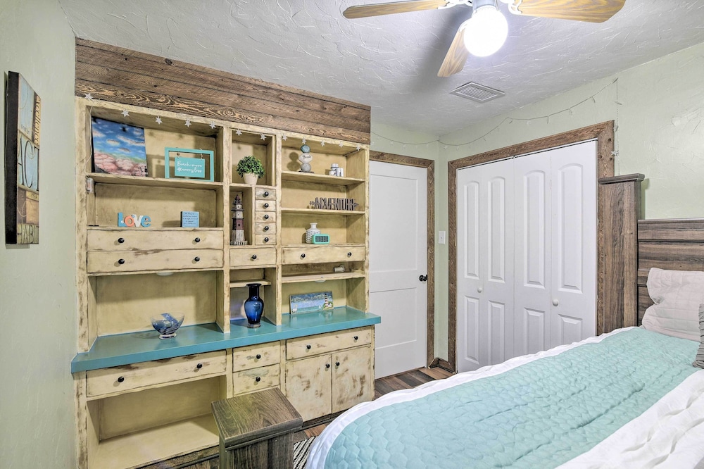 Galveston Group Getaway w/ Private Yard + Fire Pit