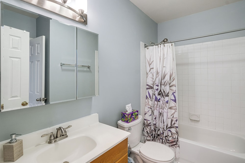 Short Walk to Metro: DC Gem 3 Mi to National Mall!