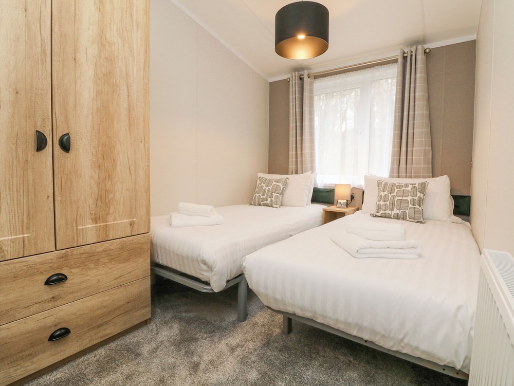 18 Manleigh Park