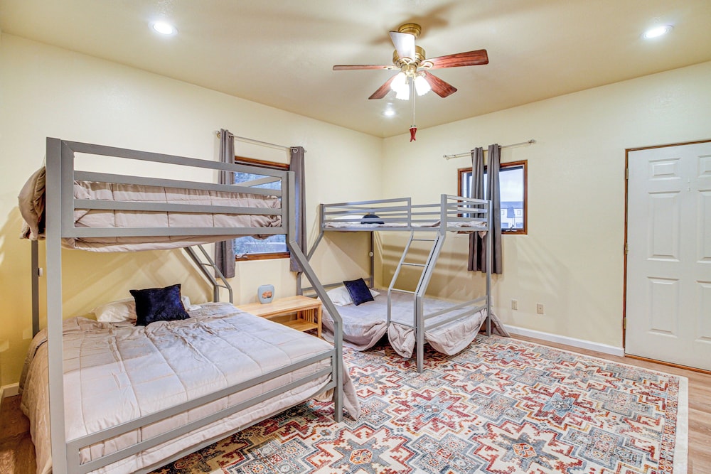 Stunning Sandia Mtn Views: Rio Rancho Retreat