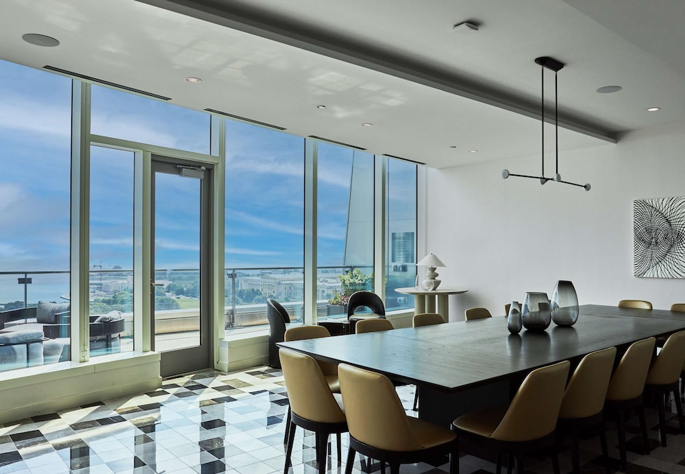 Panoramic Lake Views Premier Amenities for Groups