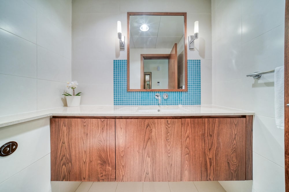 Vibrant Palm Lifestyle and Mediterranean Charm