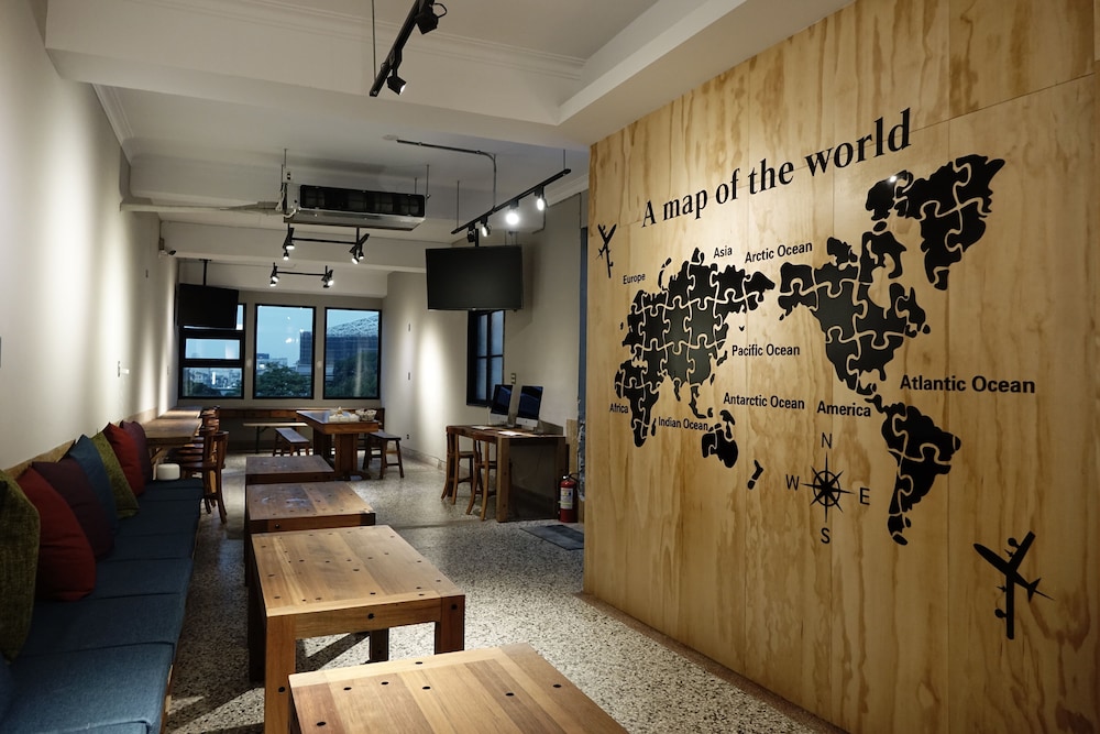 CaoJi Book inn Hostel
