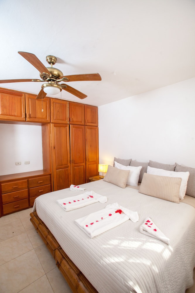 Los Corales Beach Village