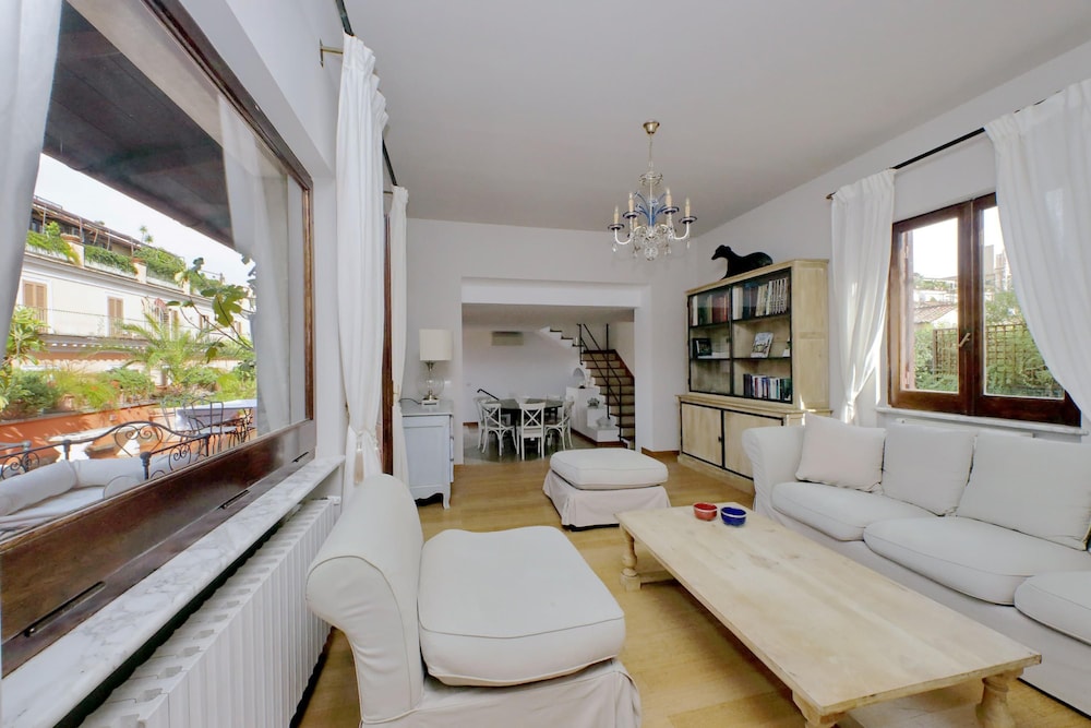 Treasurerome Spanish Steps Penthouse 4BR