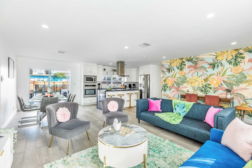 Pool, Hot Tub & Putting Green Near Deerfield Beach Oasis on Fourth by Avantstay