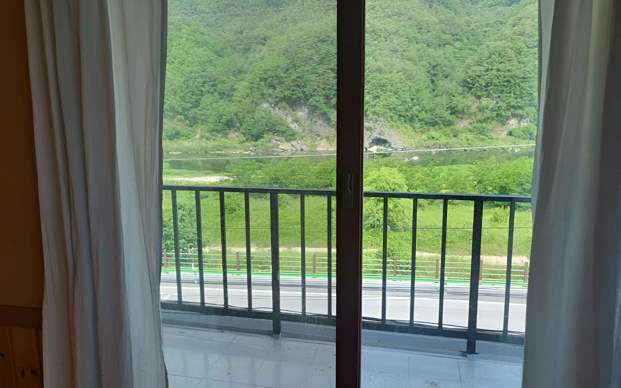 Yeongwol Donggang Close Pension