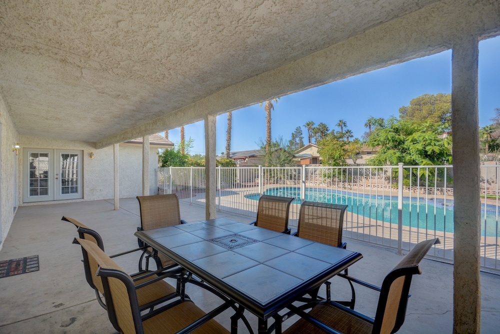 Luxurious 4BR House with Large Pool Near Strip - Image 1