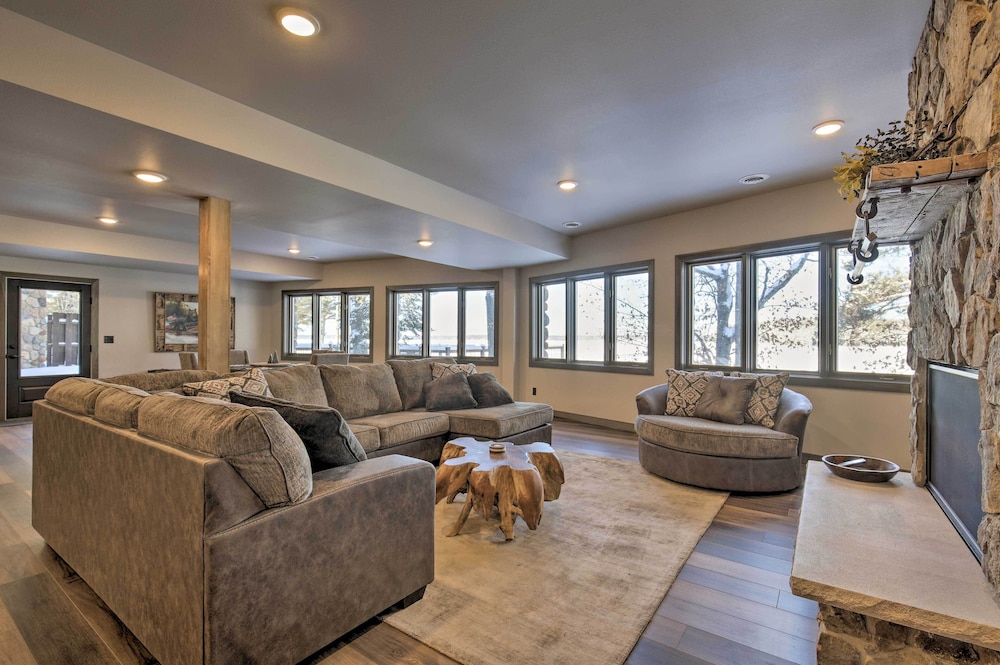 Lakefront Cabin w/ Proximity to Attractions!