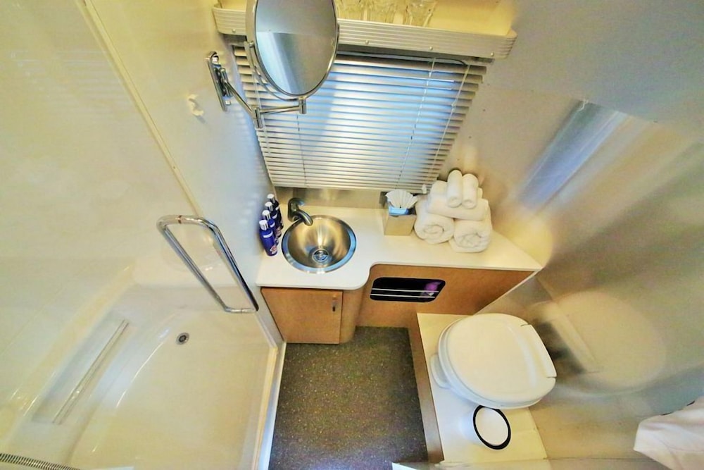 Petaluma Vacations - Metro Hotel and Cafe - Property Image 7