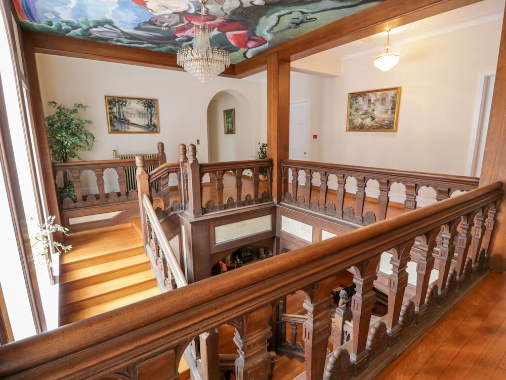 Auchentroig House
