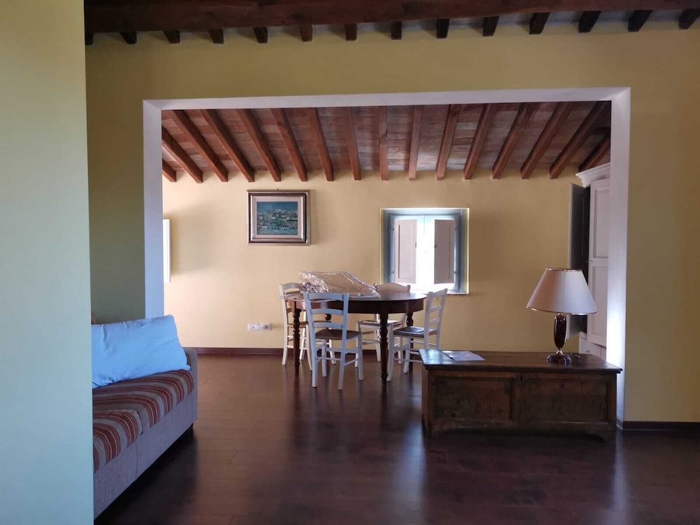 Amaranth House Rooms and Apartments view 3