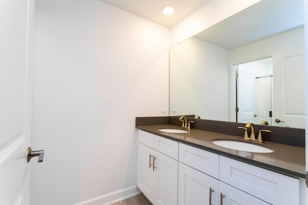4379 SL- Enchantment 4BR Townhome With Pool