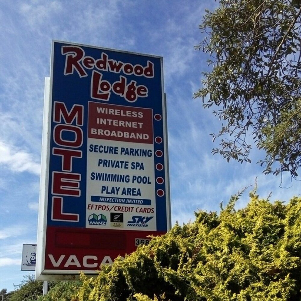 Redwood Lodge Motel