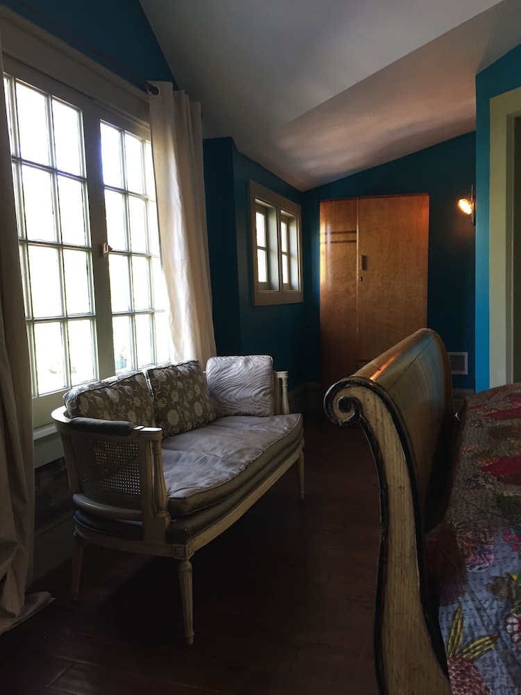 Judson Heath Colonial Inn
