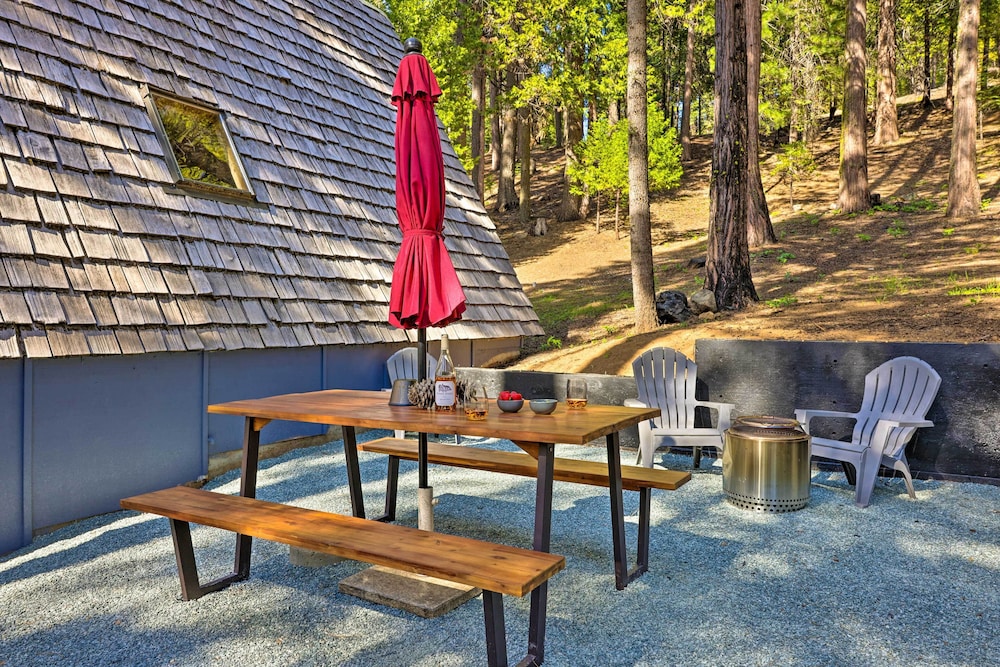 Decks, Grills + Fire Pit: Camp Connell Hideaway! view 3