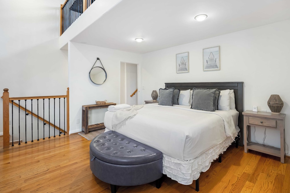 Belmont Shore Retreat Rooftop Lounge, Putting Green & Near 2nd Street Beaches