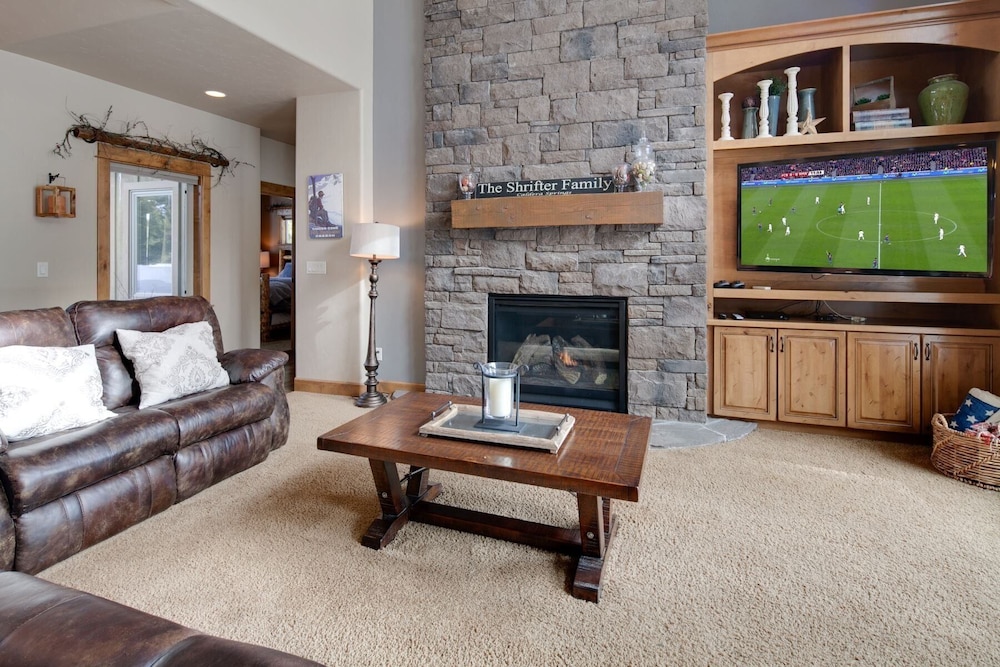 56540 Sunstone Loop 4 Bedroom Home