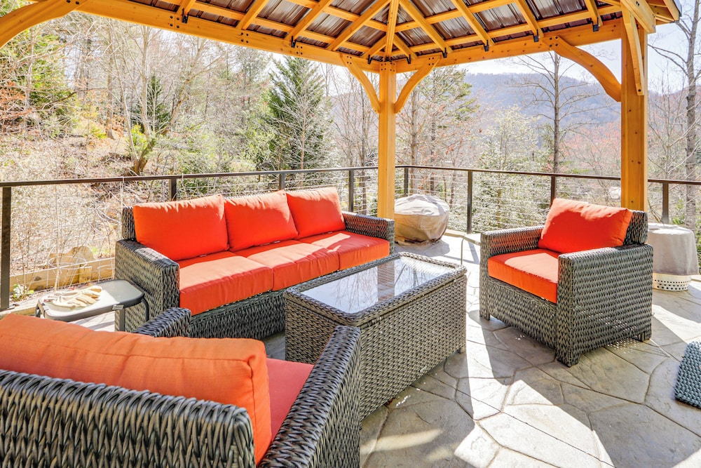 7 Mi to Dtwn Asheville: Apt w/ Sauna Access!