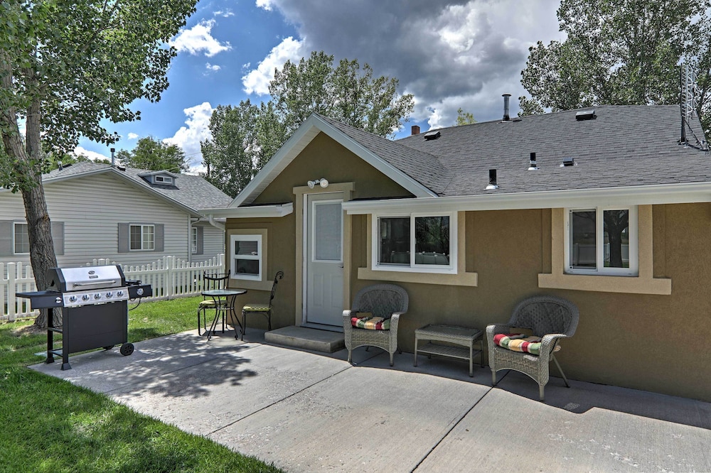 Beaver Vacations - Cozy Farmhouse-style Cottage by Mighty 5 Ntl Parks - Property Image 1
