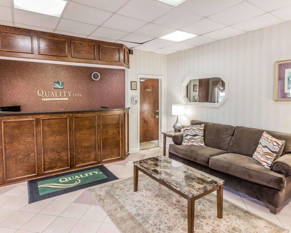Quality Inn Pell City I-20 exit 158 view 3