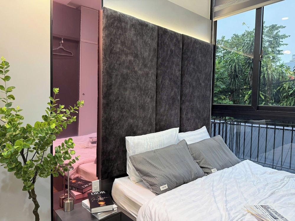 Unite StayCation Nhieu Tu