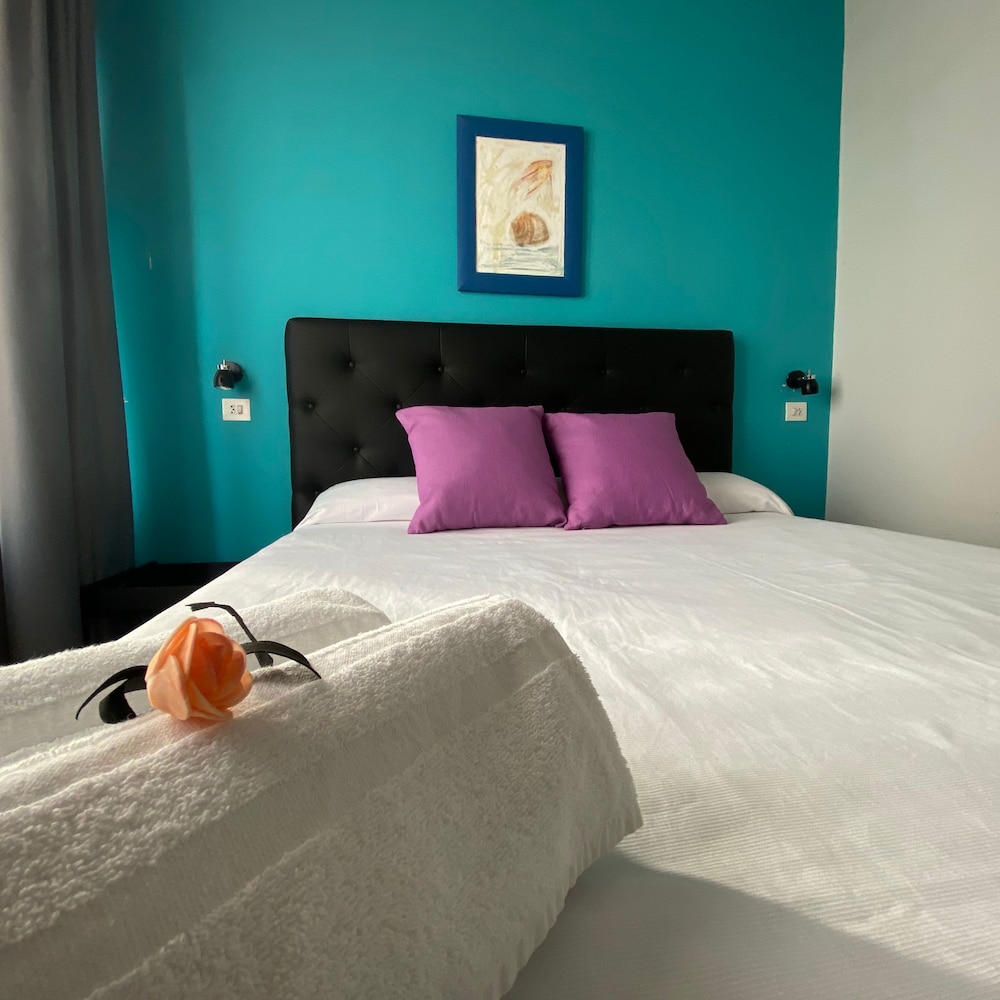 Macia 1-2 in Roses With 1 Bedrooms and 1 Bathrooms view 3