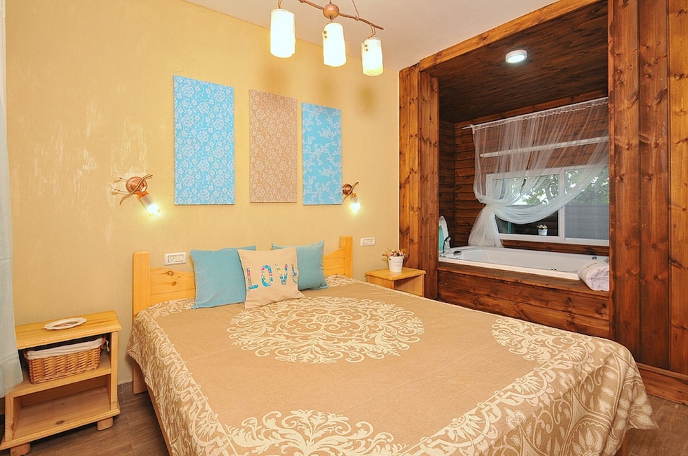 Mul Kineret Suites