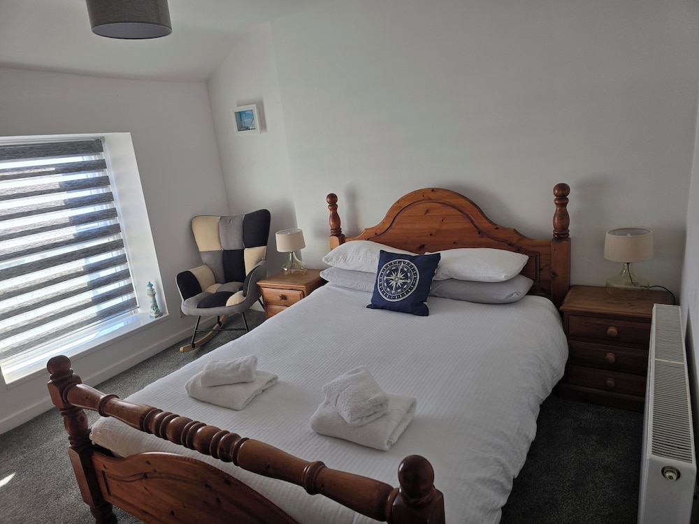 Eden Rose Cottage in Morecambe hot tub