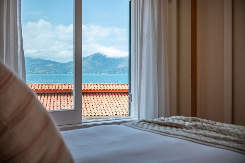 Angra - Mombaça | Mansão Espetacular Beira-Mar, 7 Suites - por Casapē Rio