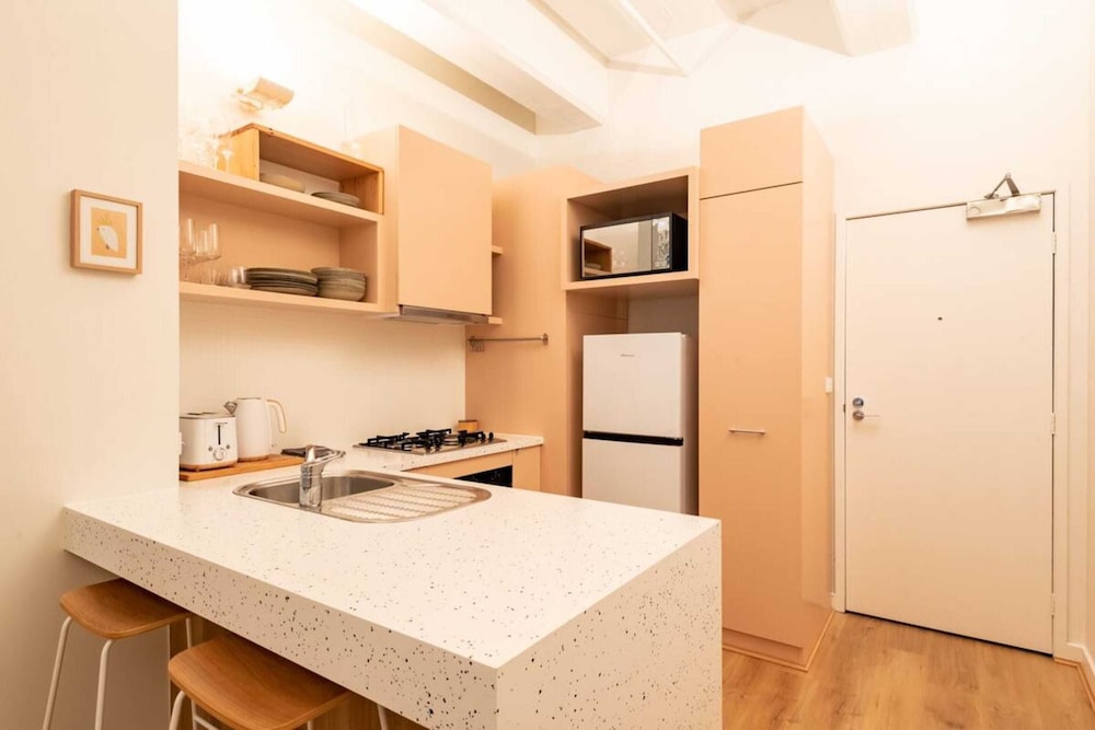 Beautiful 1 Bedroom Apartment Next to Southern Cross Station